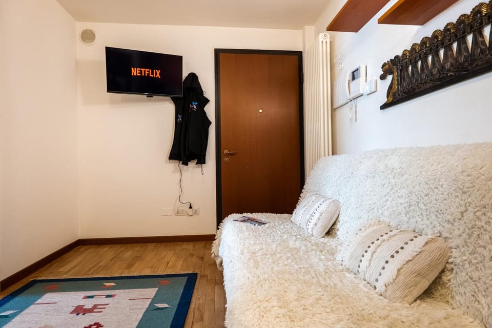 MCX Vacation Rental - Casa Marmore Direct Ski in & Ski out with Exclusive Slope Access, Valtournenche! Apartment in Valtournenche