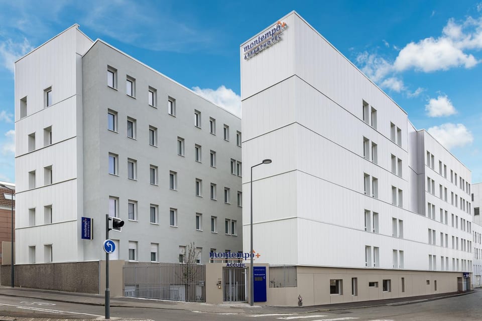 Property building, Facade/entrance