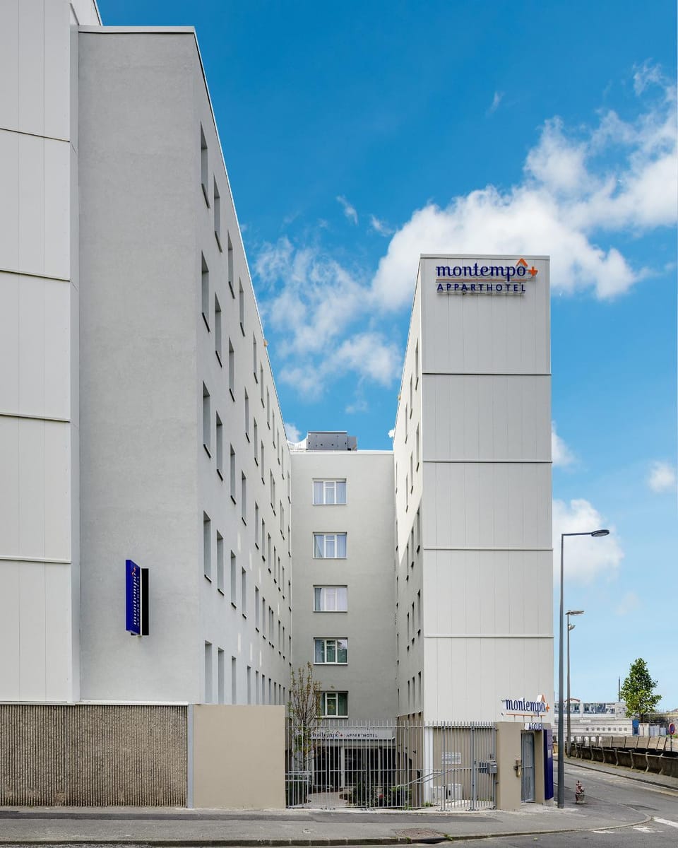 Property building, Facade/entrance