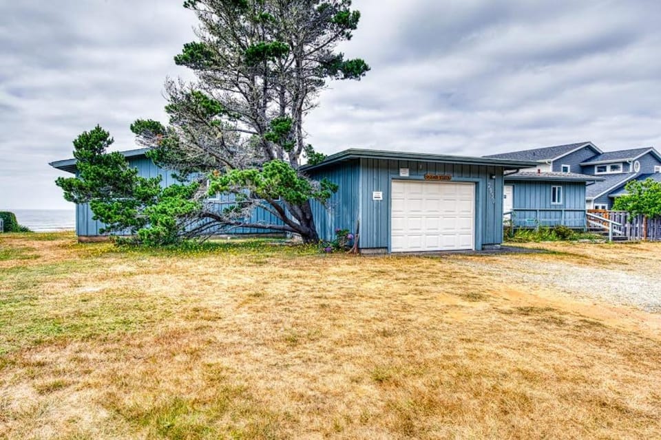 Dog-friendly oceanfront home on a bluff with spectacular views House in Oregon