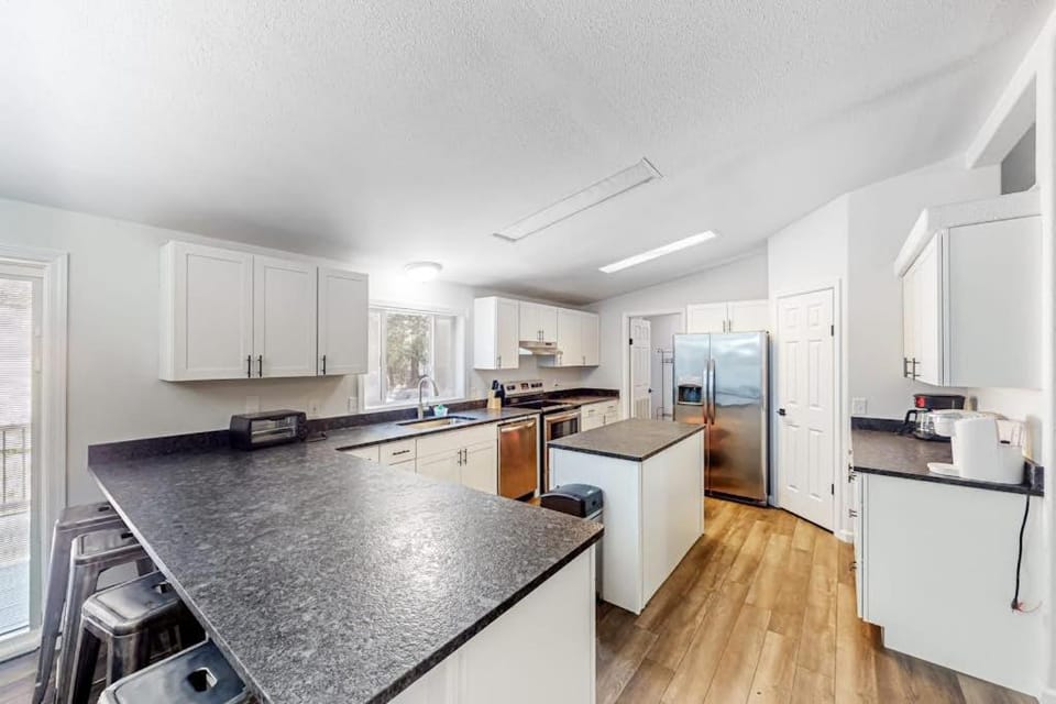 Dog-friendly house near golf & beach access with firepit grill & pellet stove House in Oregon