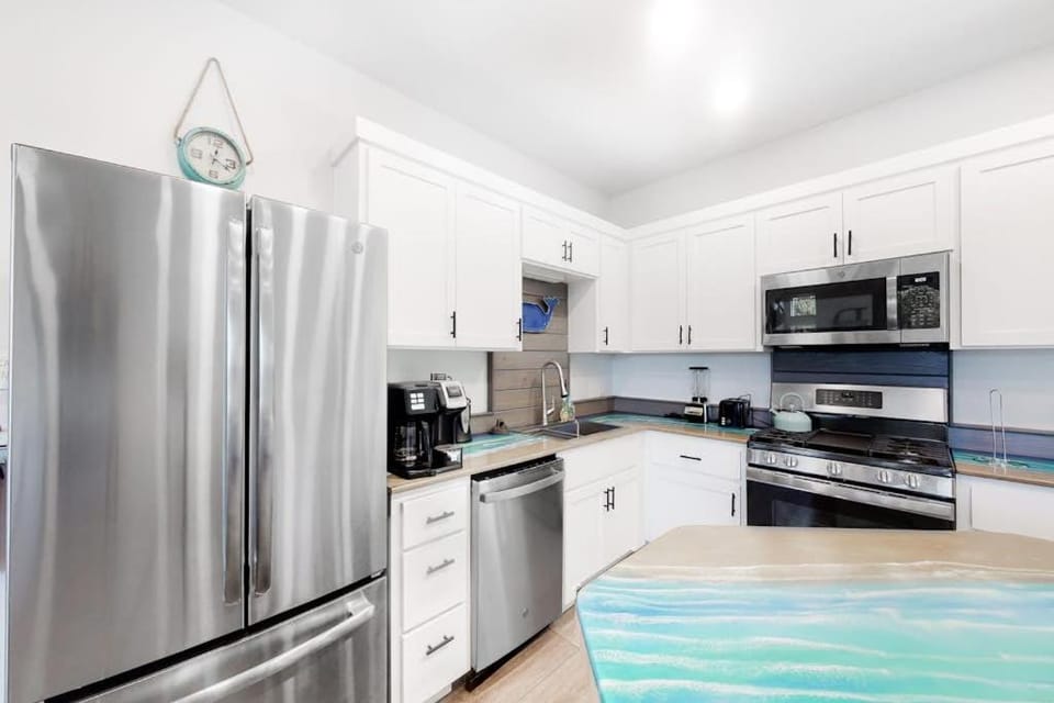 Dog-Friendly Home with WiFi Private washer&dryer Balcony and Two Living Rooms House in Oregon