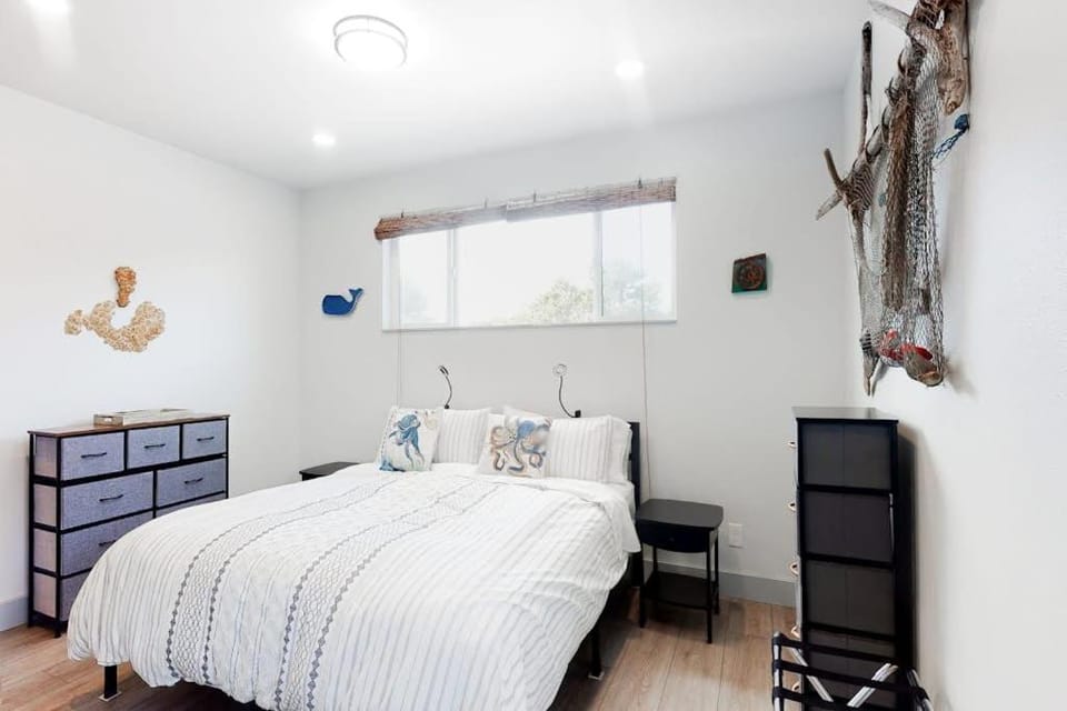 Dog-Friendly Home with WiFi Private washer&dryer Balcony and Two Living Rooms House in Oregon