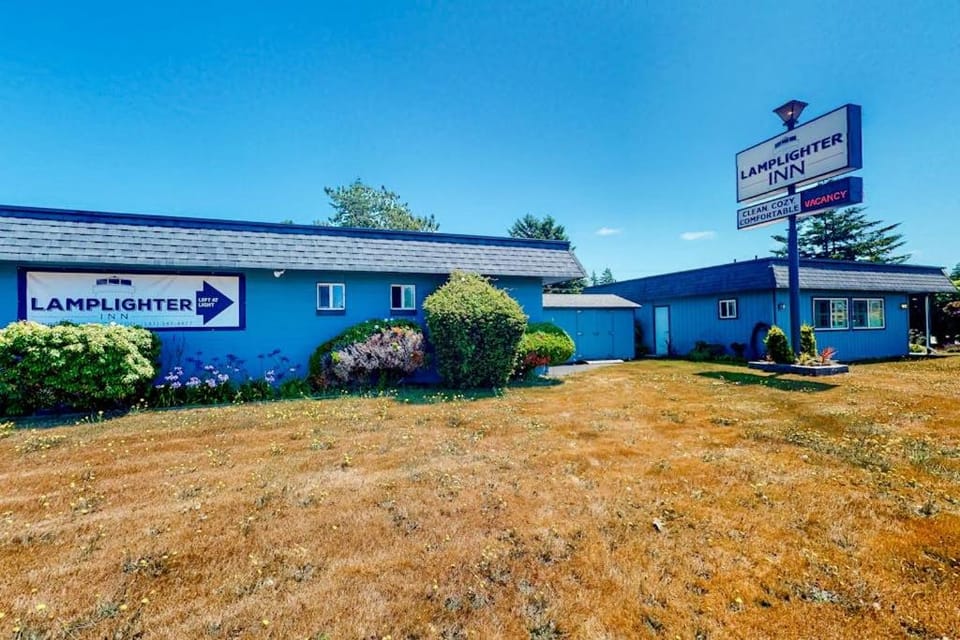 Retro beach experience with fast WiFI - walk to downtown shops & eateries Apartment in Oregon