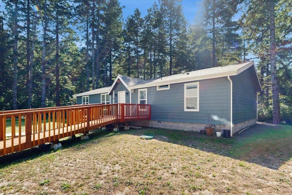 Dog-friendly single-level home with ramp entry access firepit W&D and WIFI House in Oregon