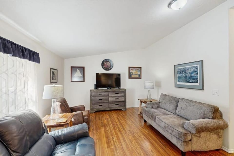 Dog-friendly single-level home with ramp entry access firepit W&D and WIFI House in Oregon