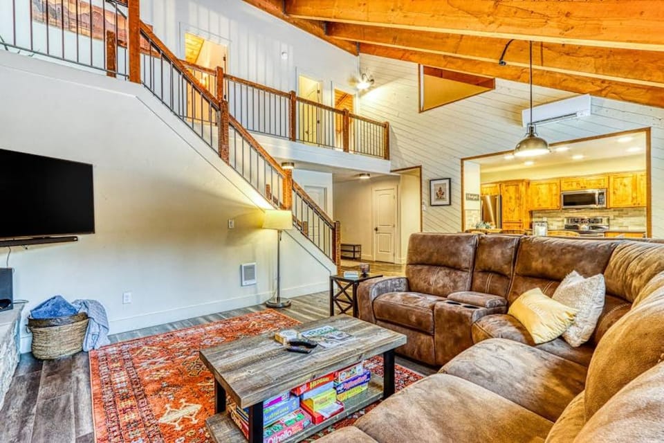 Dog-friendly home next to South Meadow pool with fireplace & washer&dryer House in Oregon