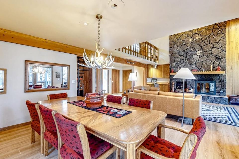 Mountain-view ranch house with fireplace W&D central AC & bikes - dog-friendly House in Oregon