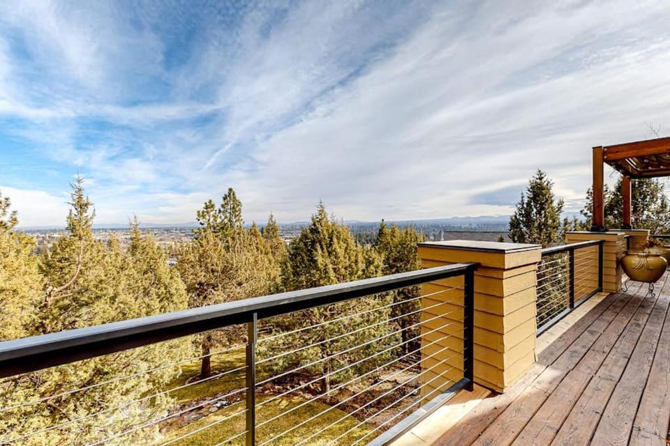 Stunning Bend Home on the Hill with Private Hot Tub City Views & Game Room House in Bend