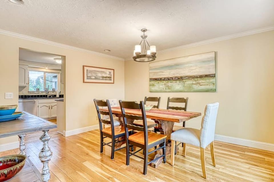 Spacious Home - Golf Course Views Central AC WiFi & Alfresco Living House in Bend