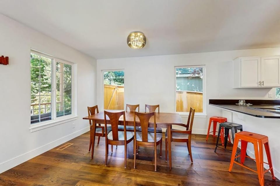 Beautiful home with patio - in the perfect location near Downtown Bend & more House in Bend