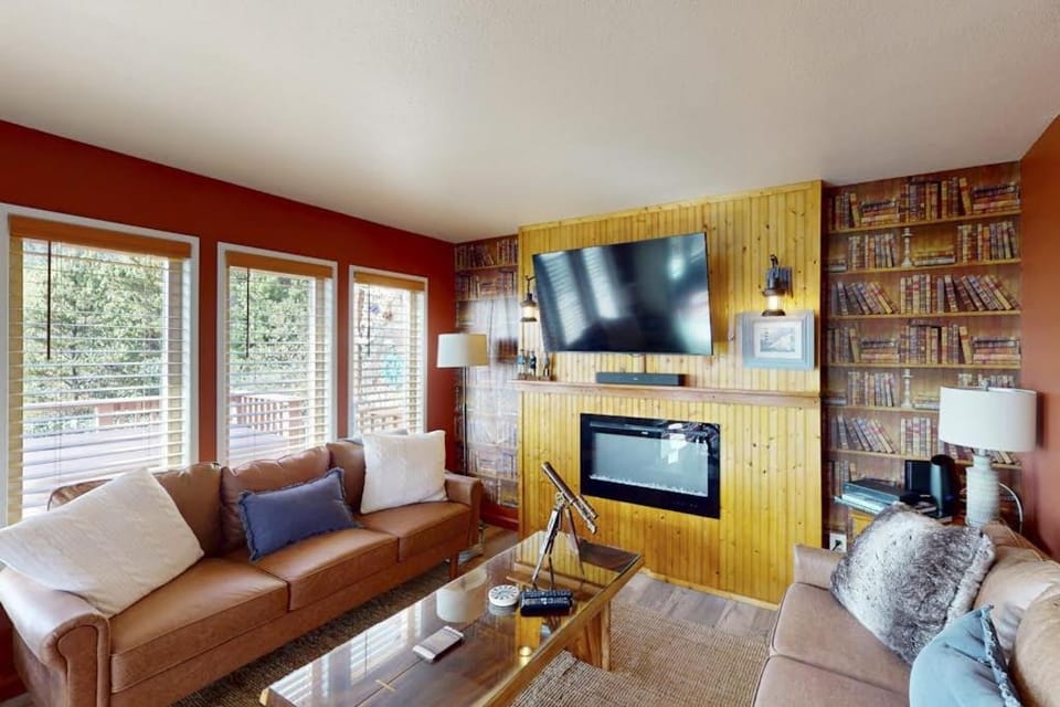 Coastal retreat with ocean views patio WiFi streaming House in Oregon