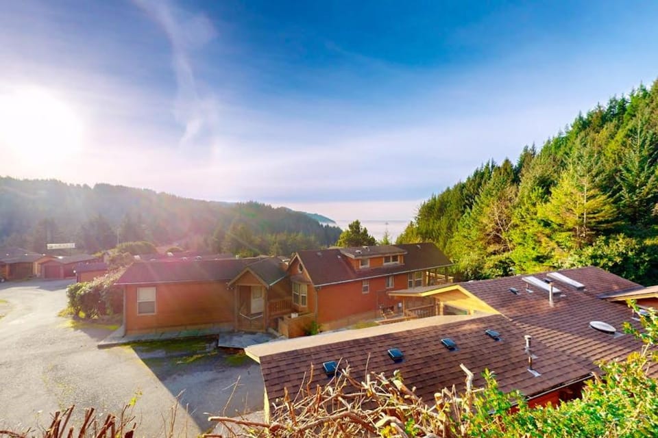 Private cabin close to trails with hot tub grill and dazzling ocean views Cabin in Oregon