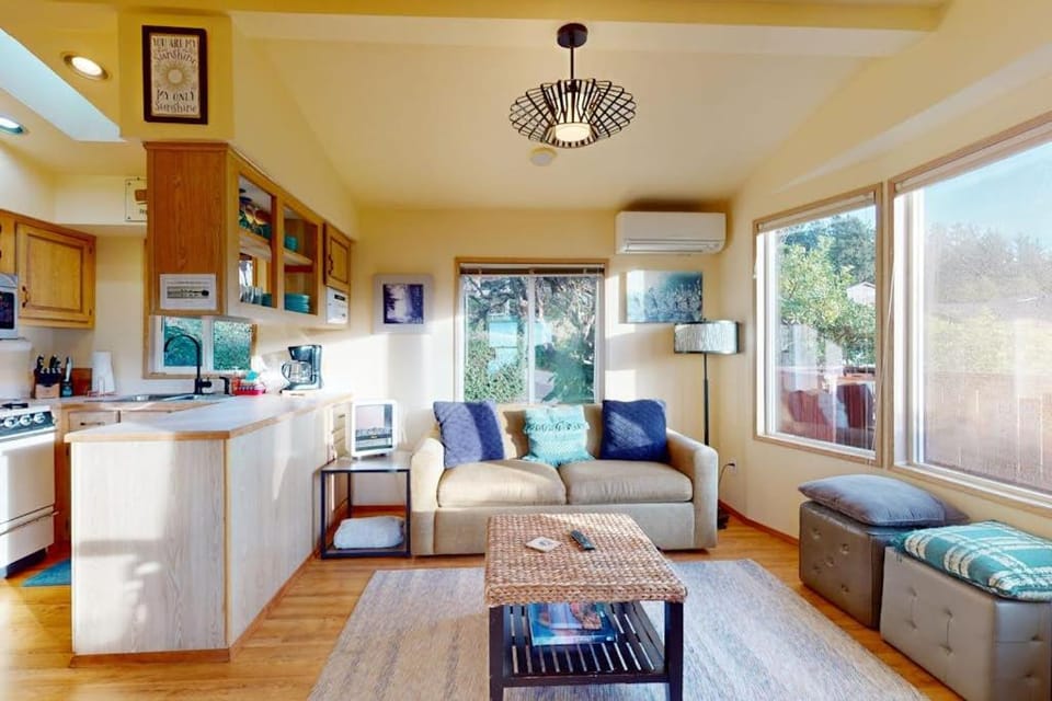 Private cabin close to trails with hot tub grill and dazzling ocean views Cabin in Oregon