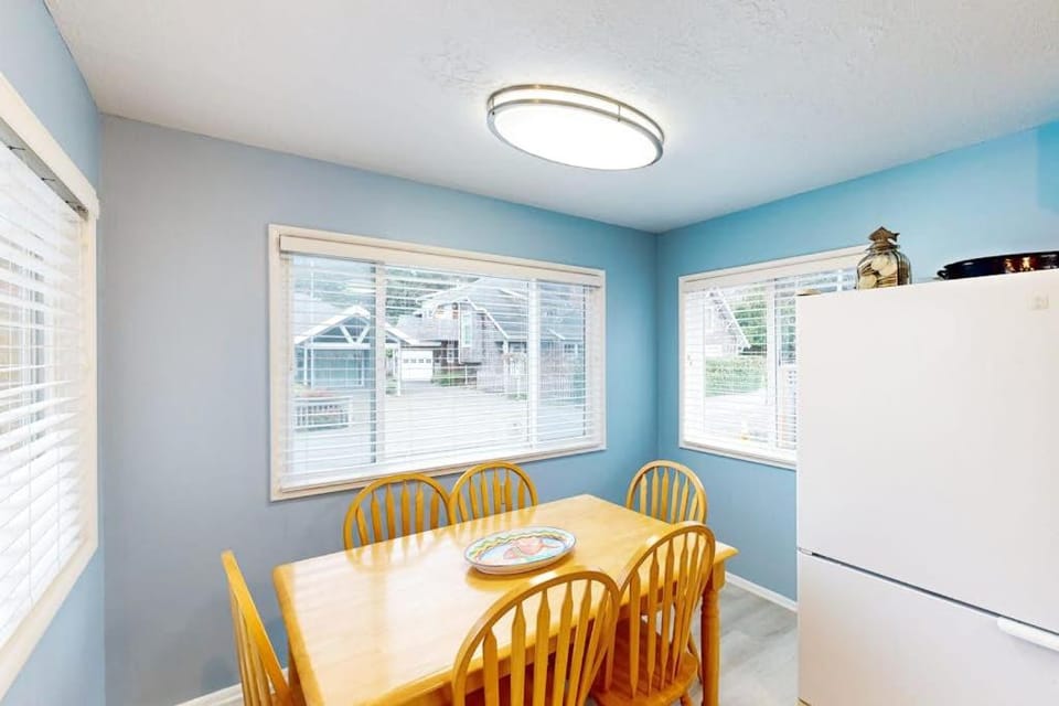 Dog-Friendly Home Close to the Beach House in Cannon Beach