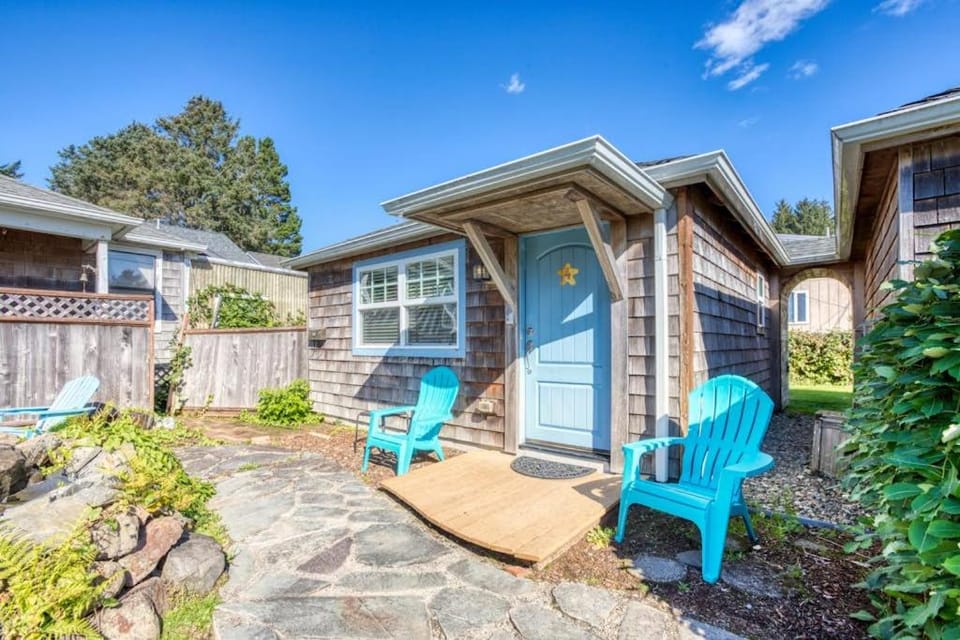 Three Sunny Cottages in a Great Location Near Downtown & Beach - Dogs Welcome House in Tolovana Park