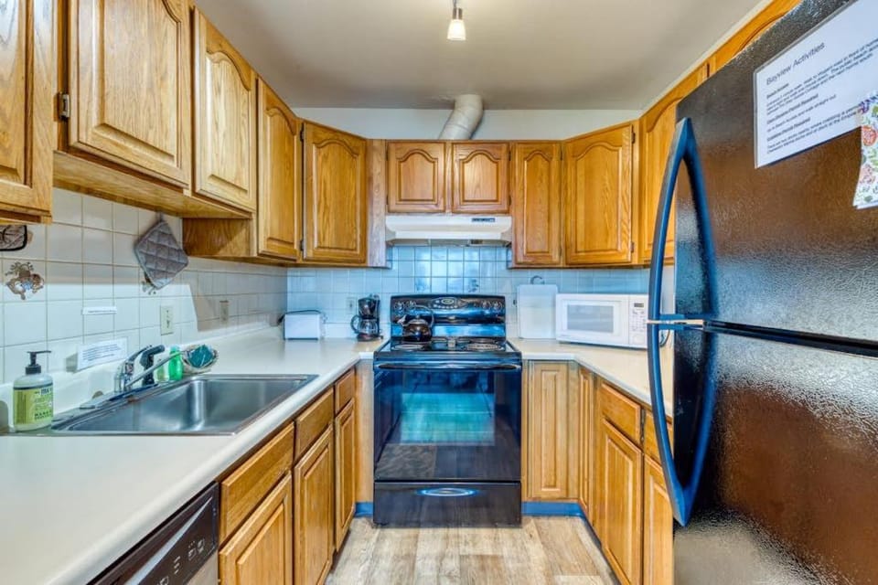 Cute Waterfront Cottage with Private washer&dryer & Wonderful Views of the Bay House in Coos Bay
