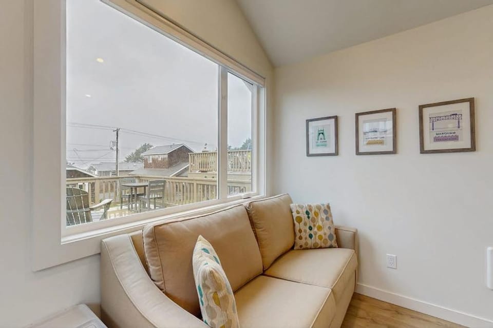 Dog-friendly comfy cabin only two blocks from the beach Cabin in Tolovana Park