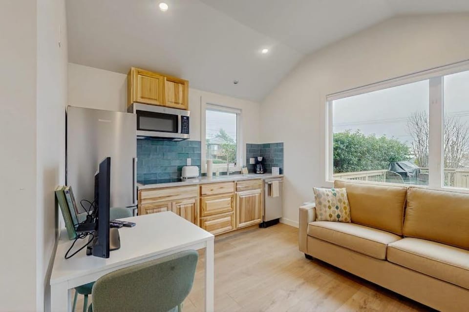 Dog-friendly comfy cabin only two blocks from the beach Cabin in Tolovana Park