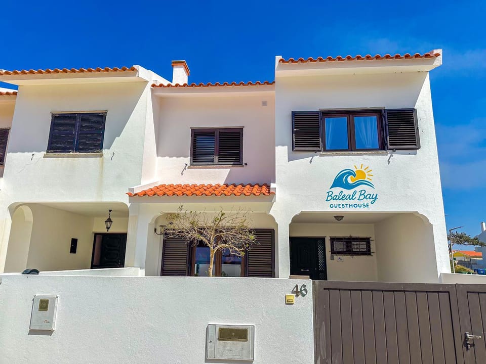 Baleal Bay Guesthouse Hostel in Peniche