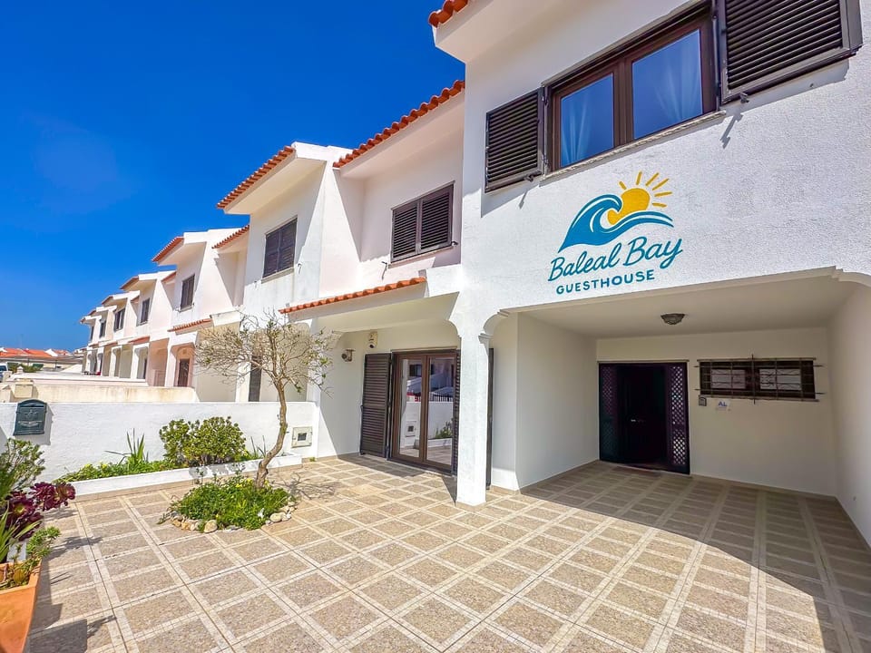Baleal Bay Guesthouse Hostel in Peniche