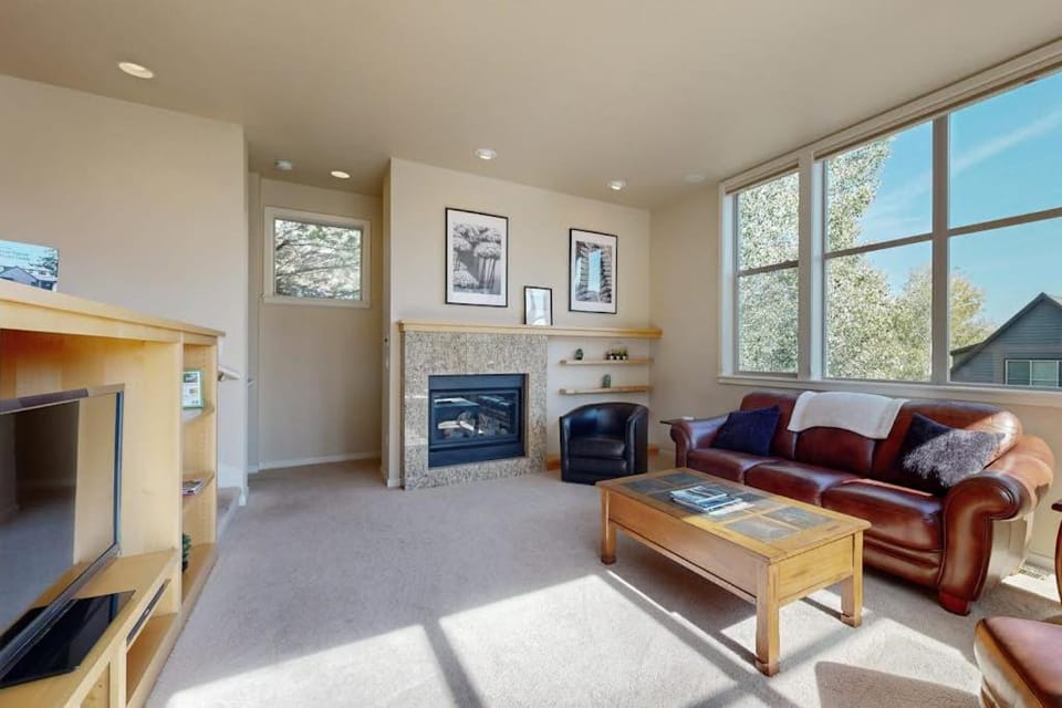 Beautiful home with resort amenities Hot Tub WiFi patio and AC House in Oregon