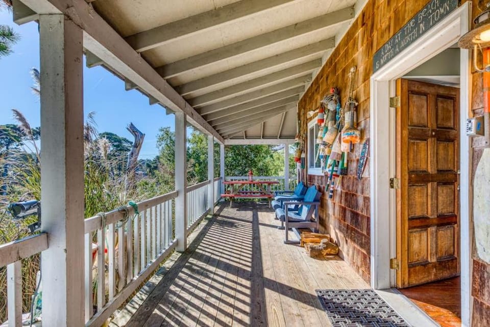 Home with Guest Cottage & Private Hot Tub - Close Beach Access Dogs OK House in Oregon