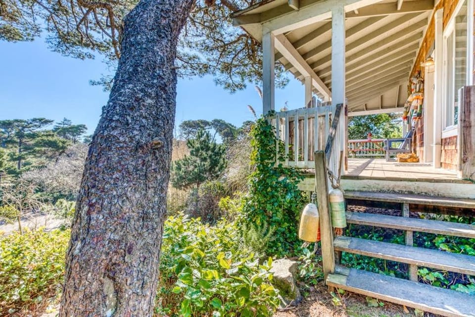Private Hot Tub & Easy Access to the Beach - Dogs are Welcome House in Oregon