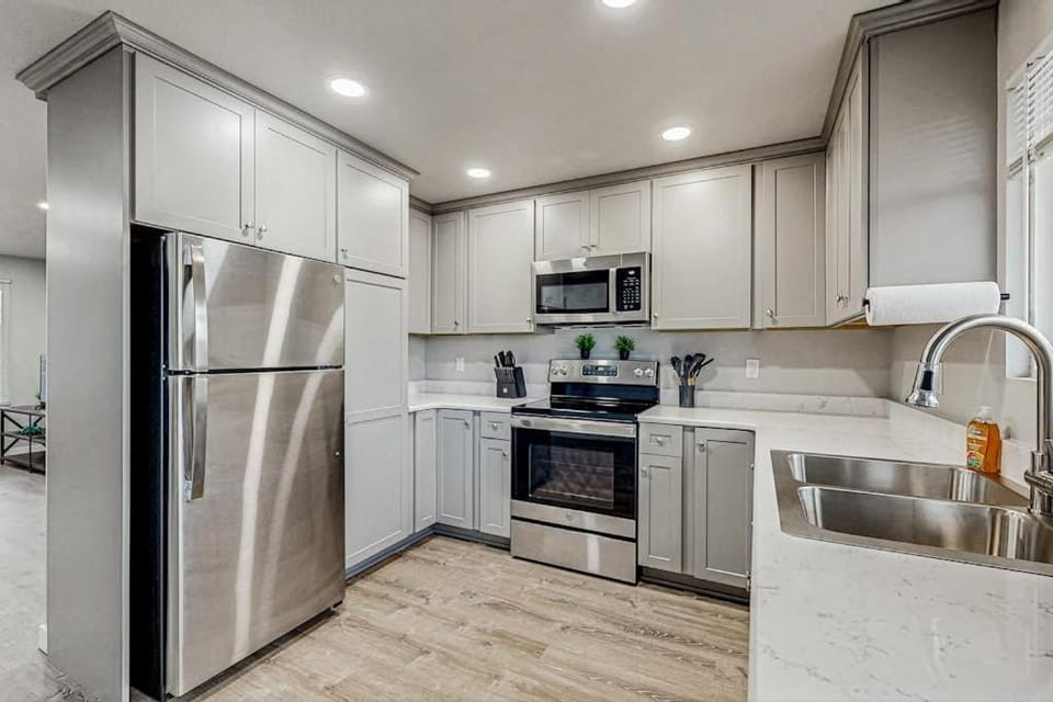 Spacious condo close to the river with WiFi streaming washer&dryer House in Oregon