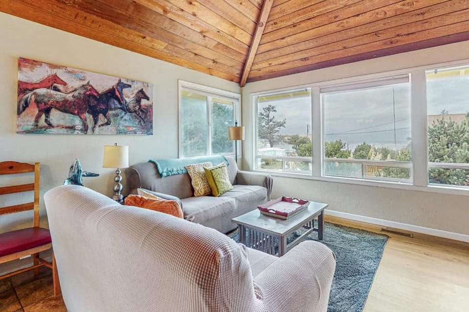 Elegant home with stunning ocean views & dog friendly House in Oregon