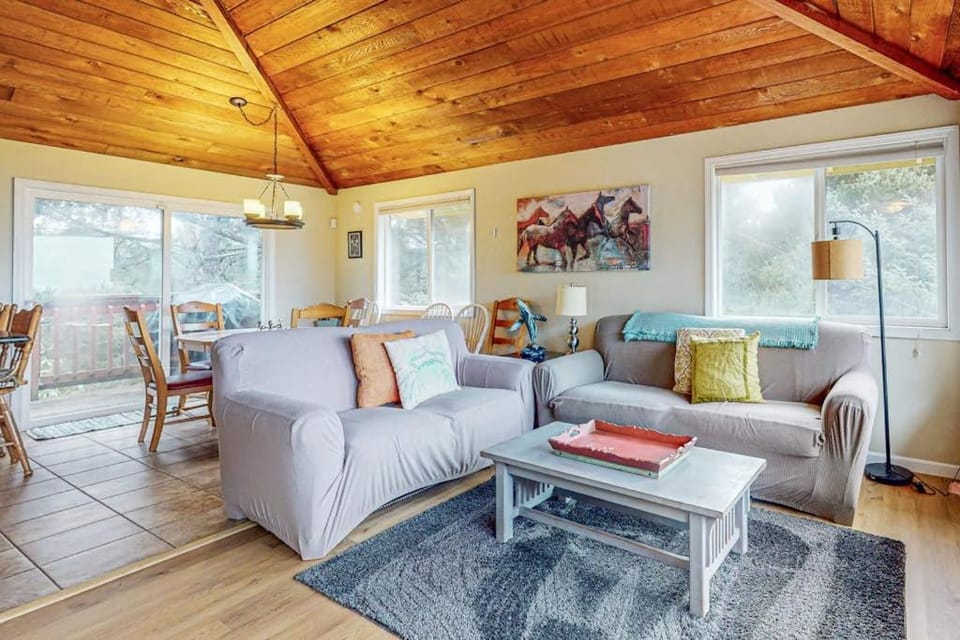Elegant home with stunning ocean views & dog friendly House in Oregon