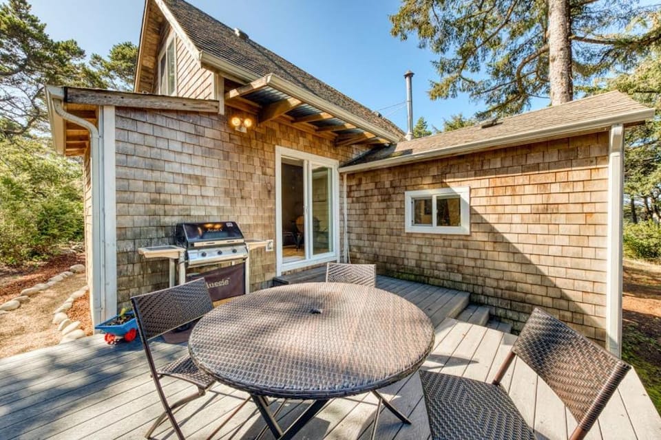 Dog-friendly house near the beach with ocean view and private gas grill House in Oregon