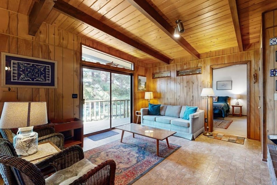 Unique lakefront cabin near the dunes with a private dock & fireplace Cabin in Dunes City