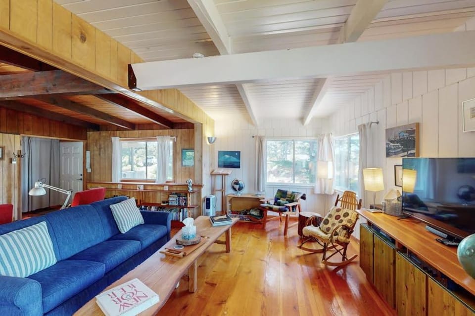 Florence oceanfront escape where cozy meets coastal charm House in Oregon