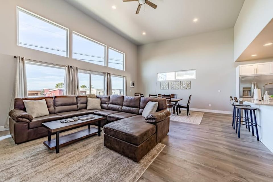 Luxe & Modern Getaway Near Otter Point with Ocean Views Central AC & WiFi House in Oregon