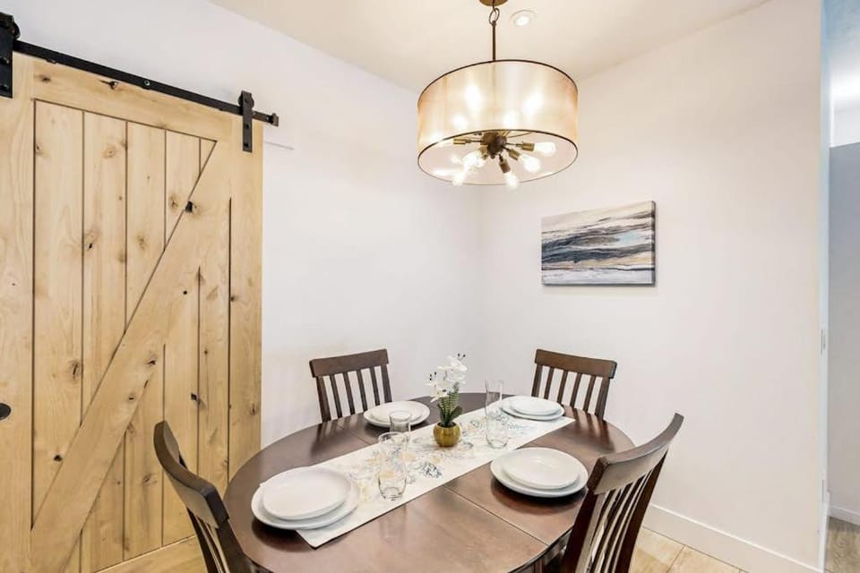 Sunny apartments with fireplace partial ocean views washer&dryer grill & AC Apartment in Gold Beach