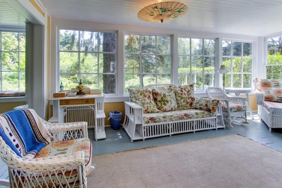 Historic home on one acre meadow near beach & golf - dog-friendly House in Gearhart