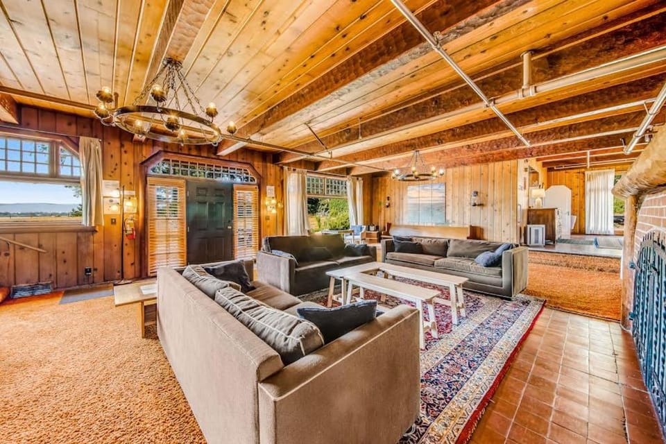 Dog-Friendly Home with Sea Views on Little Beach and Half-Mile to the Ocean House in Gearhart