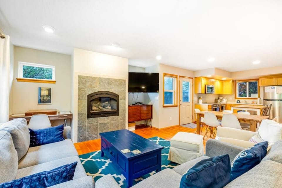 Relaxing dog-friendly home with patio & spacious living area MCA #439 House in Manzanita