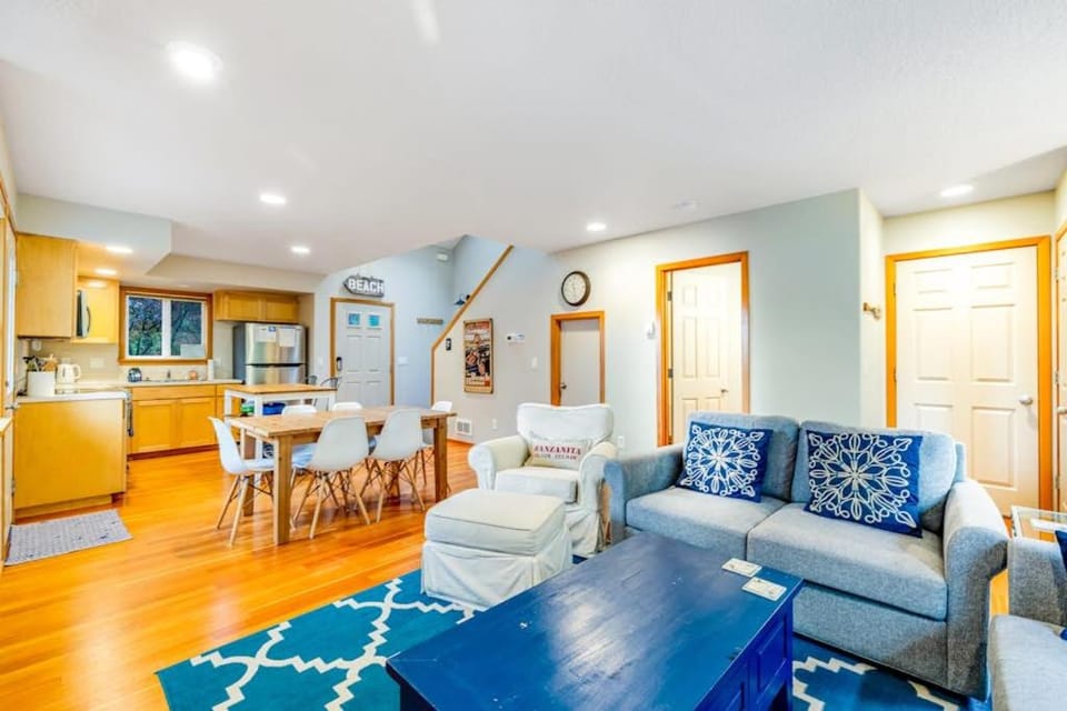 Relaxing dog-friendly home with patio & spacious living area MCA #439 House in Manzanita