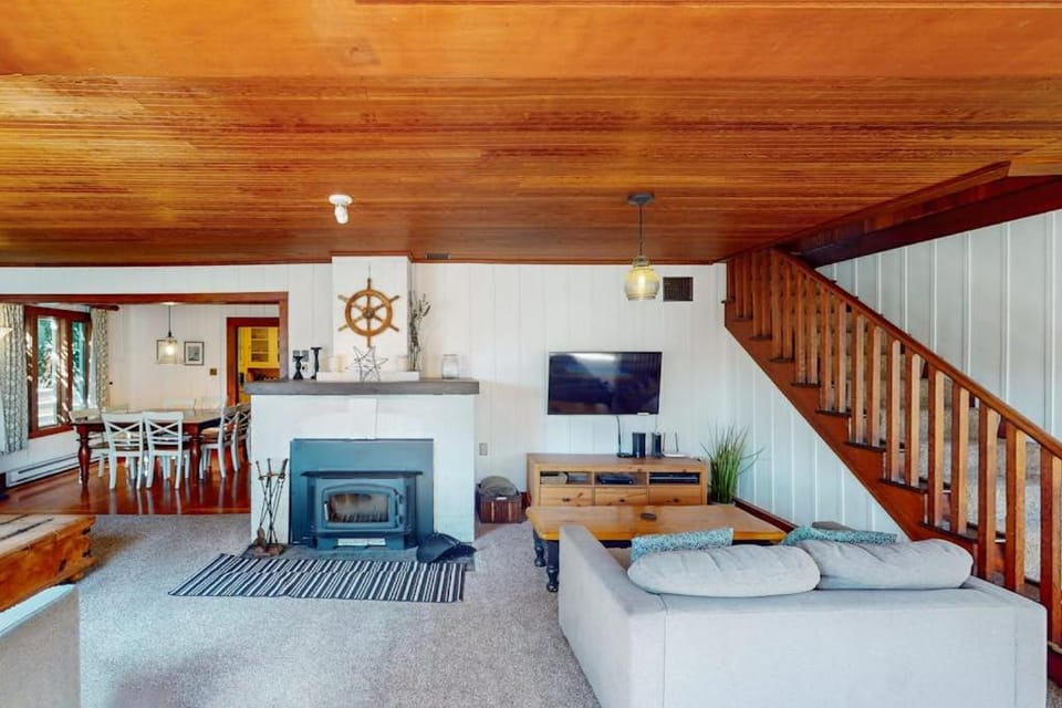 Vintage getaway in downtown Manzanita - 2 blocks to beach MCA #1123 House in Manzanita