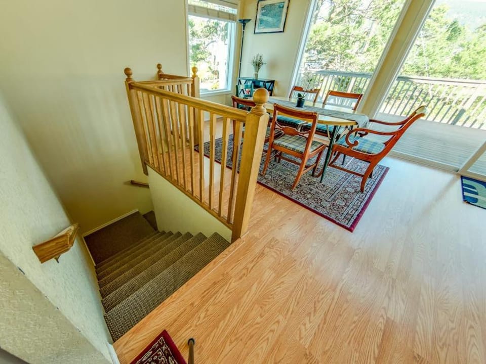 2-story dog-friendly home with beach access Ping-Pong table & grill House in Manzanita