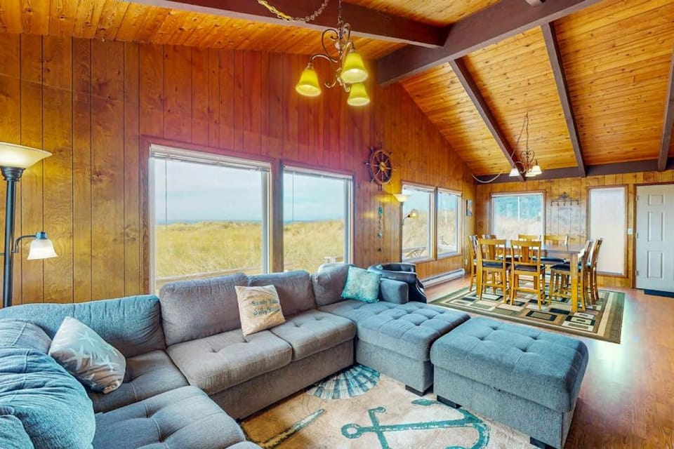 Oceanfront home with a deck washer&dryer fireplace - two dogs welcome House in Manzanita