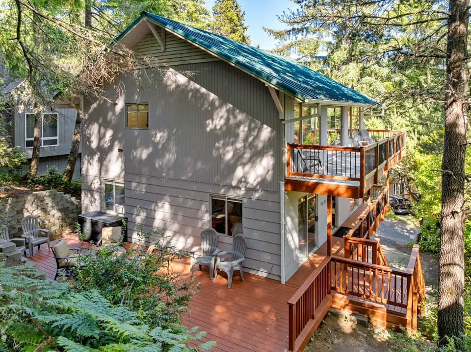 Hidden Oasis - House in Manzanita with 3 decks walk to the beach House in Manzanita
