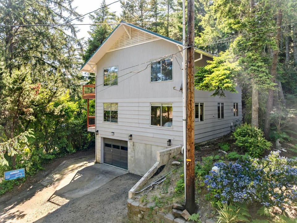 Hidden Oasis - House in Manzanita with 3 decks walk to the beach House in Manzanita
