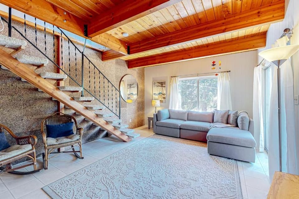 Hidden Oasis - Dog-friendly house in Manzanita with 3 decks walk to the beach House in Manzanita