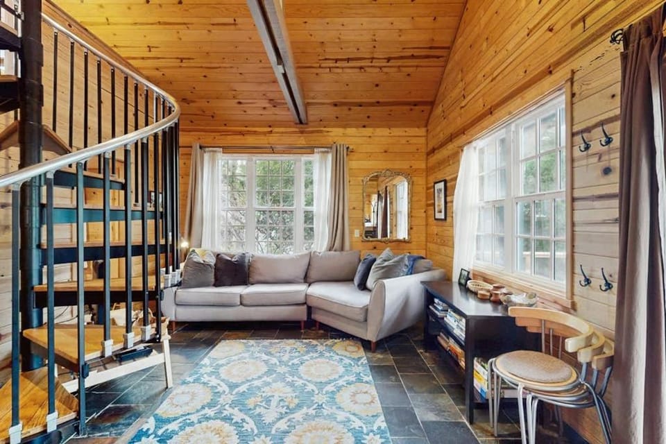 Cozy family friendly cottage near ocean with loft washer&dryer and WIFI House in Manzanita