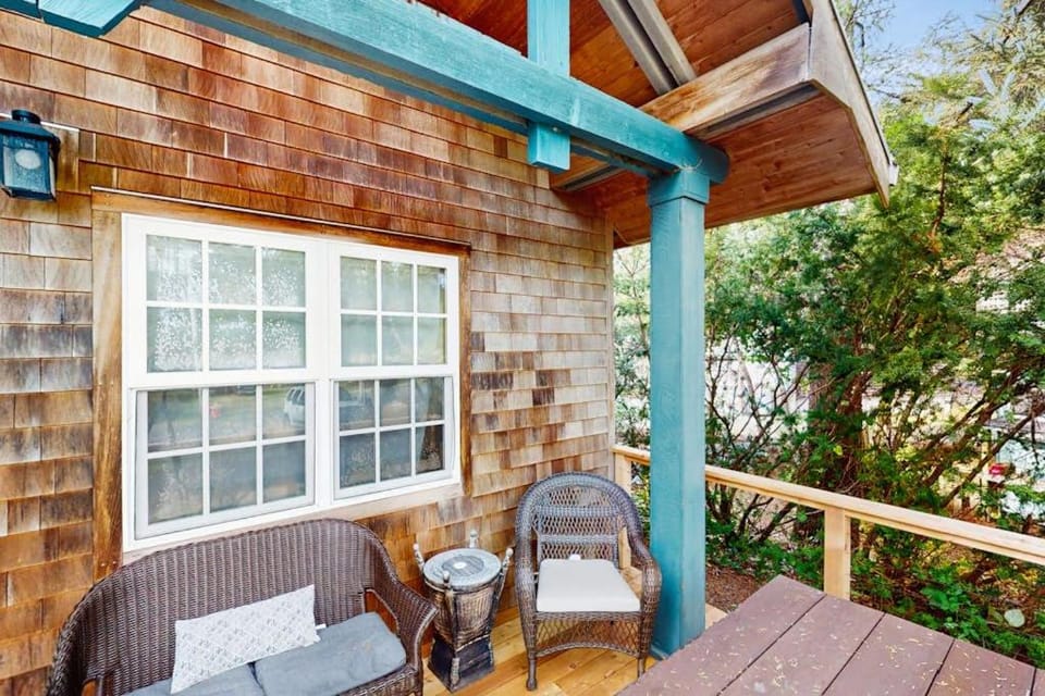 Cozy family friendly cottage near ocean with loft washer&dryer and WIFI House in Manzanita