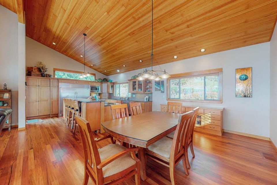 Dog-friendly ocean-view home near the beach with large deck grill & Ping-Pong House in Washington