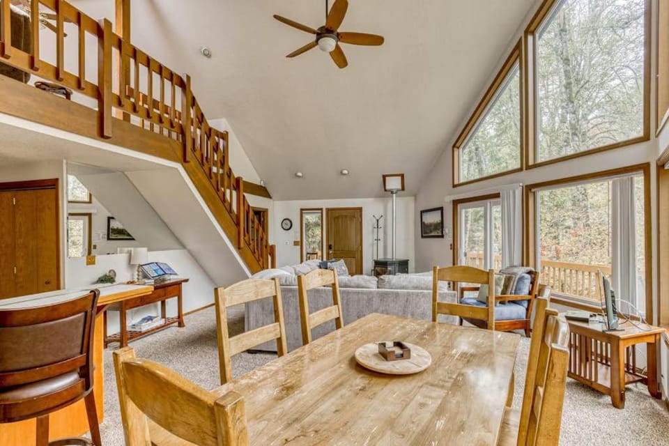 Expansive Wooded Home with a Brook Firepit Private Hot Tub and Shared Pool Chalet in Mount Hood Village